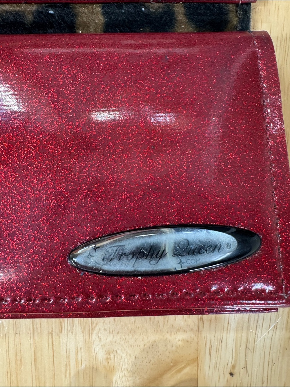 Trophy Queen Large Checkbook Wallet Red Glitter Vinyl Leopard Print Lined - Picture 2 of 6